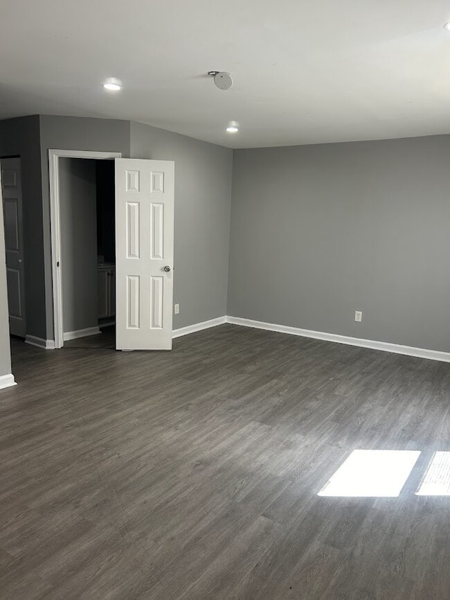 Building Photo - 794 Crestside Ct
