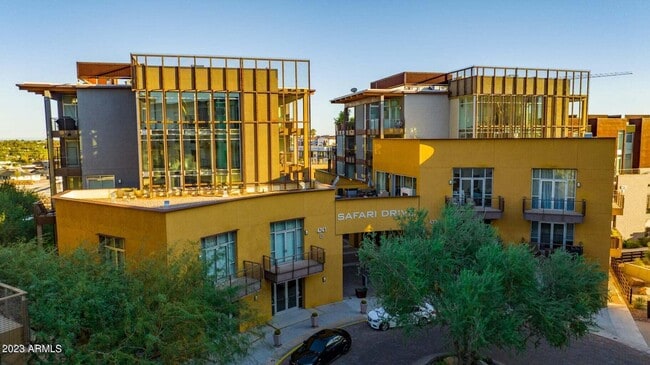 Building Photo - 4745 N Scottsdale Rd