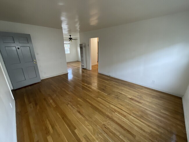 Foto del edificio - 2475 Silver Lake Blvd