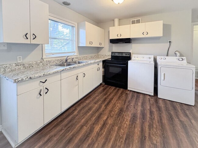 Foto del edificio - 2054 Emogene St