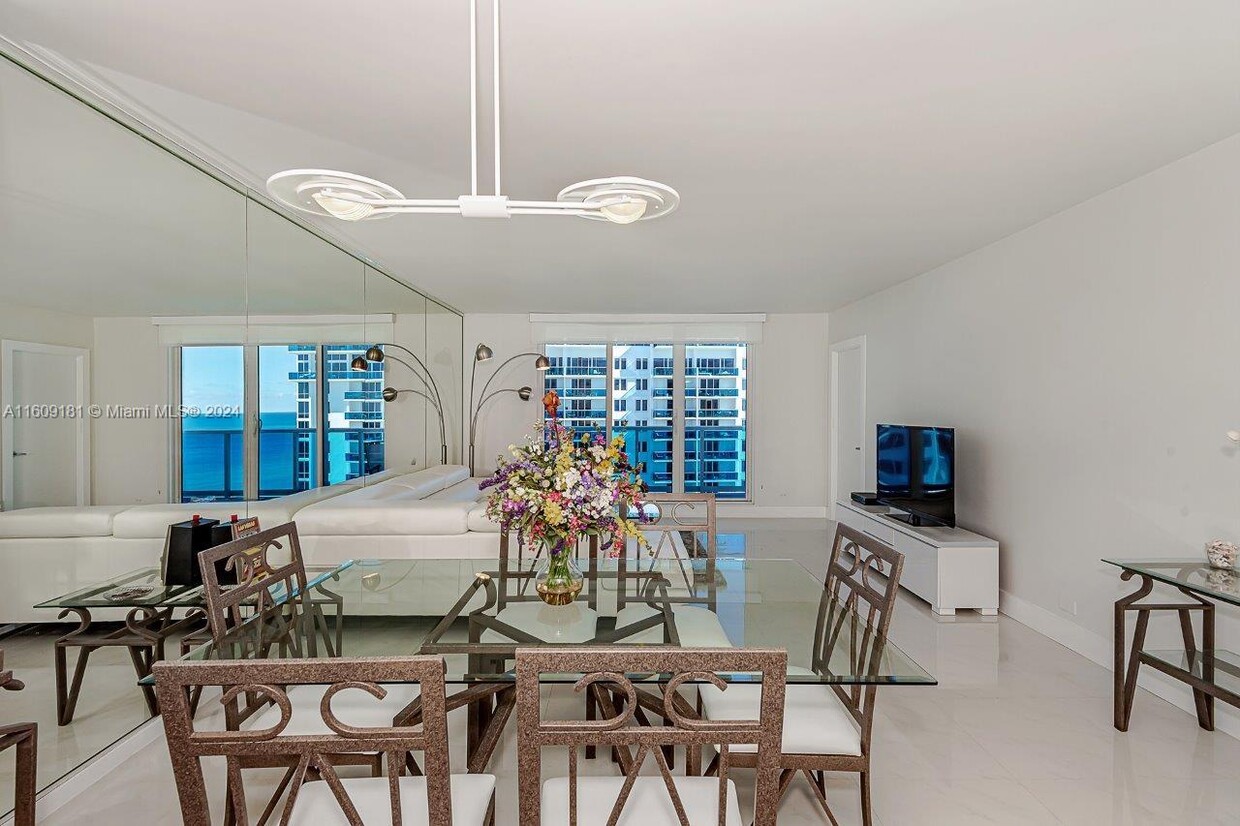 Foto principal - 2301 Collins Ave