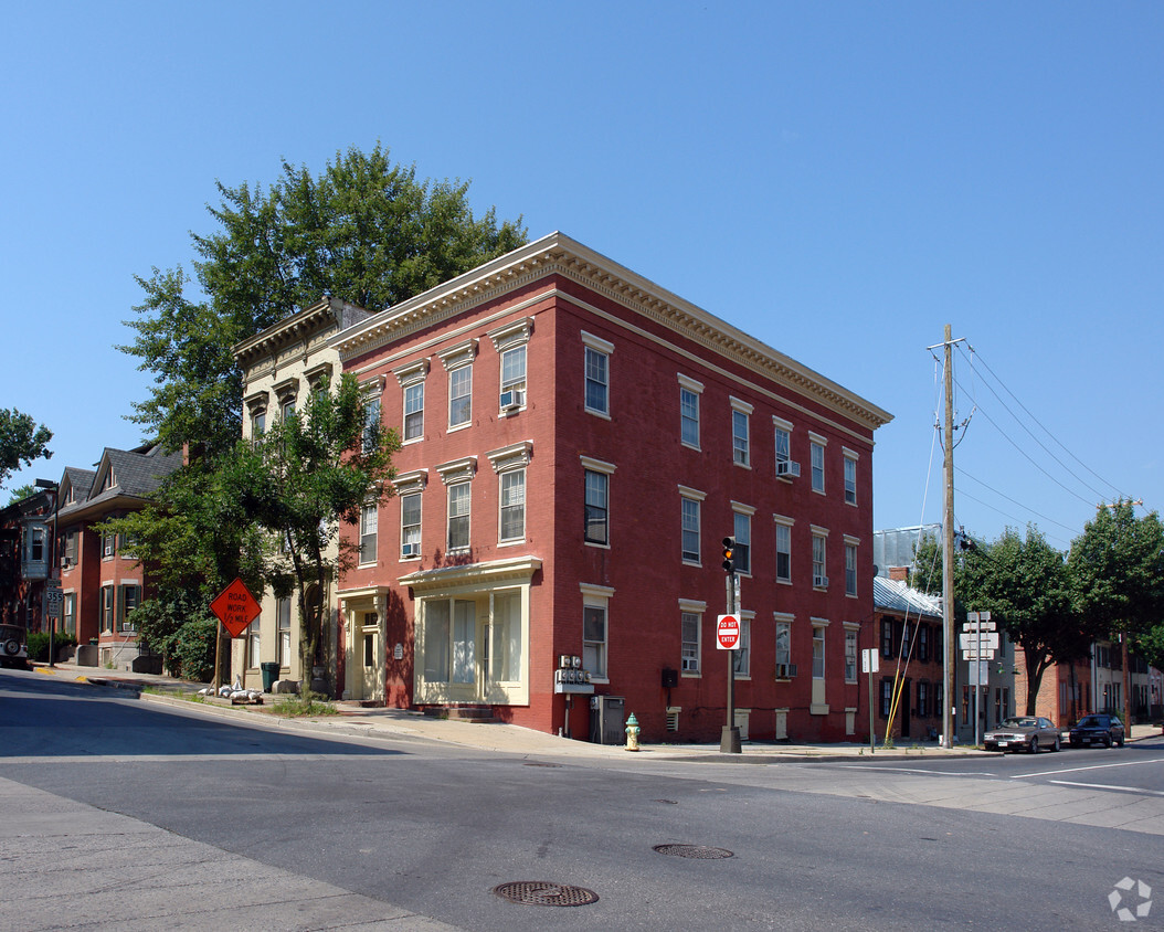 Building Photo - 203 S Market St