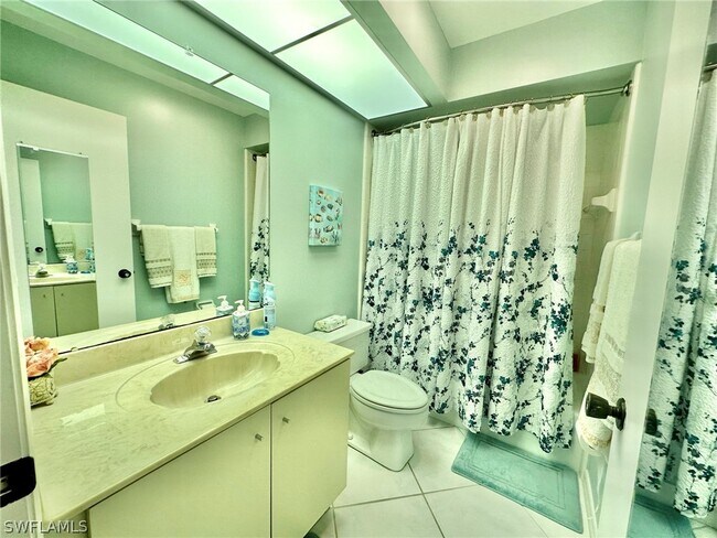 Building Photo - 325 Bay Forest Dr