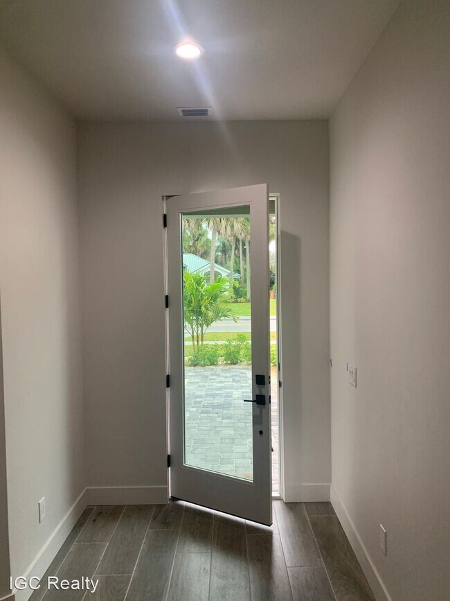 Foto del edificio - 4 br, 3.5 bath House - 2158 Country Club Rd