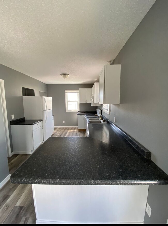 Foto del edificio - 2 bedroom 1 bathroom, pet friendly house.