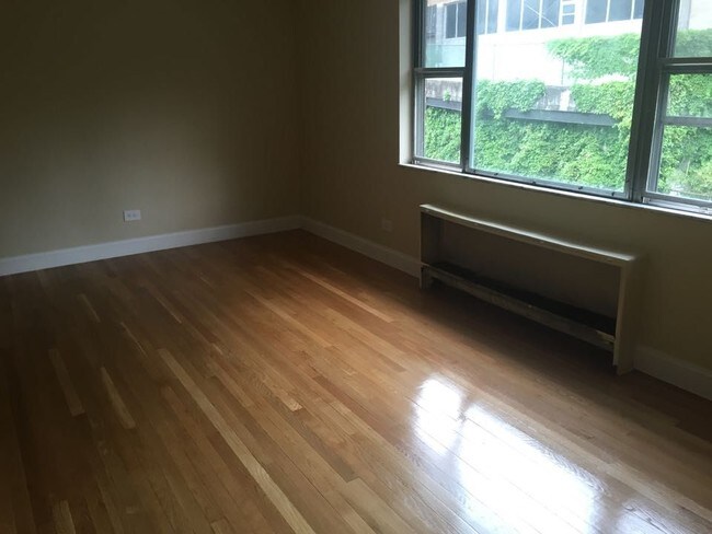 Building Photo - 5420 Valles Ave
