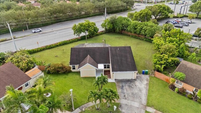 Building Photo - 8920 Crescent Dr