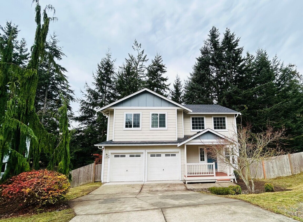 Foto principal - Holiday Move-In Special — Enjoy Half Off Your First Month’s Rent! Lovely 3 Bedroom Home in Coupev...