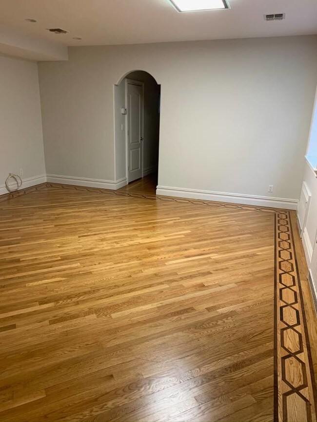 Foto del edificio - 1368 E 7th St