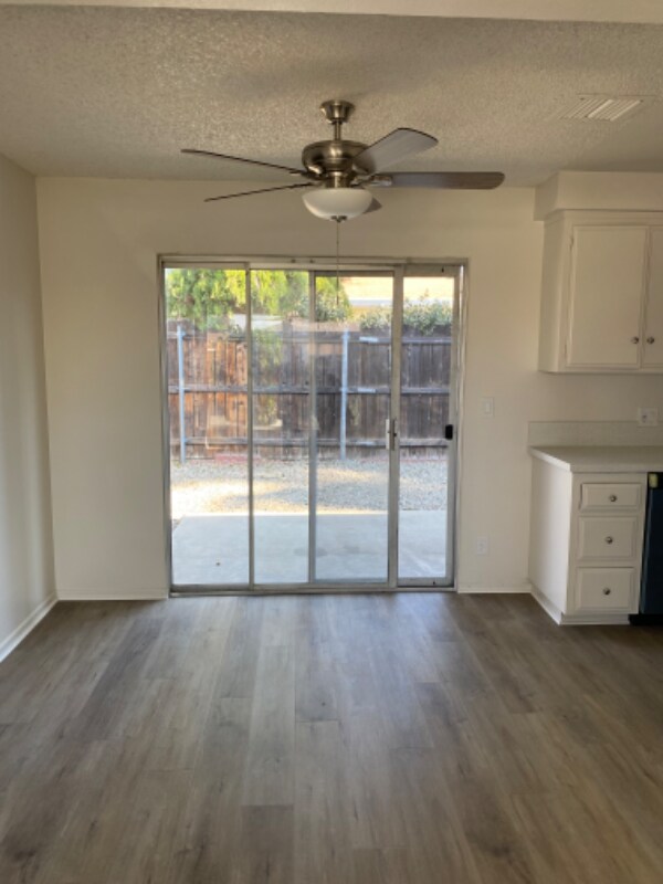 Foto del edificio - 26084 Camphorwood Ave