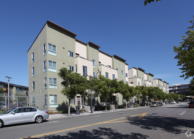 Building Photo - Crescent Cove Apartments