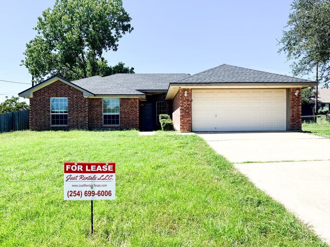 Foto principal - Available NOW! Located at Morgans Point Re...