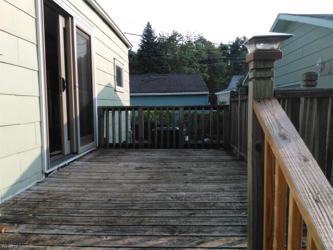 Building Photo - 2733 Yeoman St