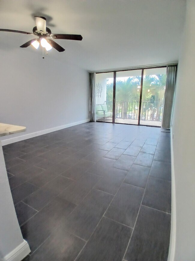 Building Photo - 1830 Embassy Dr