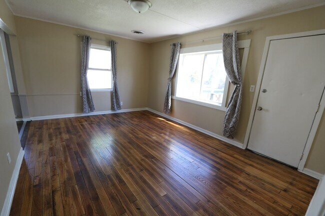 Foto del edificio - 2903-2905-2905 Flint Hills Dr