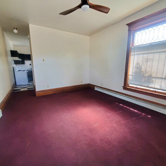 Foto del edificio - 521 W 10th St