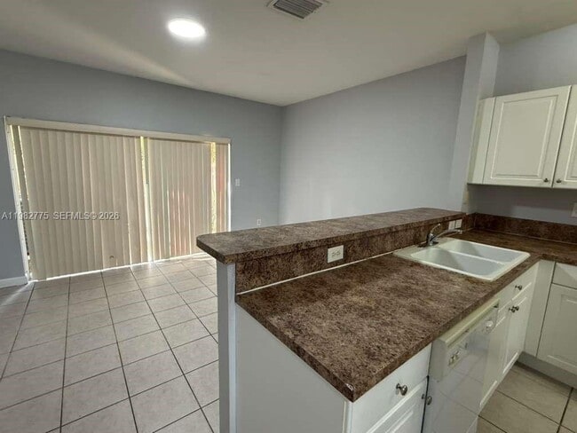 Foto del edificio - 1690 NE 33rd Ave