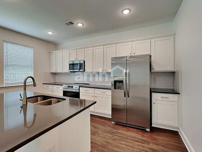 Building Photo - 150 Spruce Cir