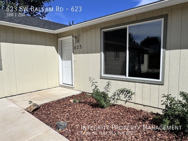 Foto del edificio - 623 SW Balsam Rd