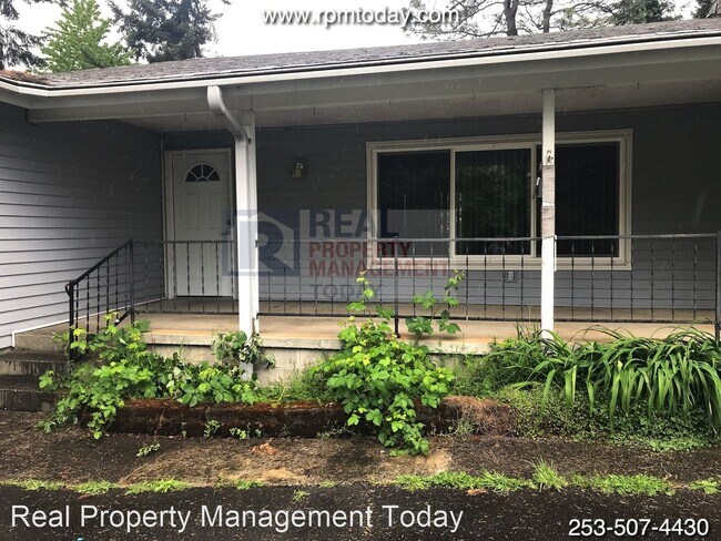 Building Photo - 3 br, 1.5 bath House - 4102 176th St E