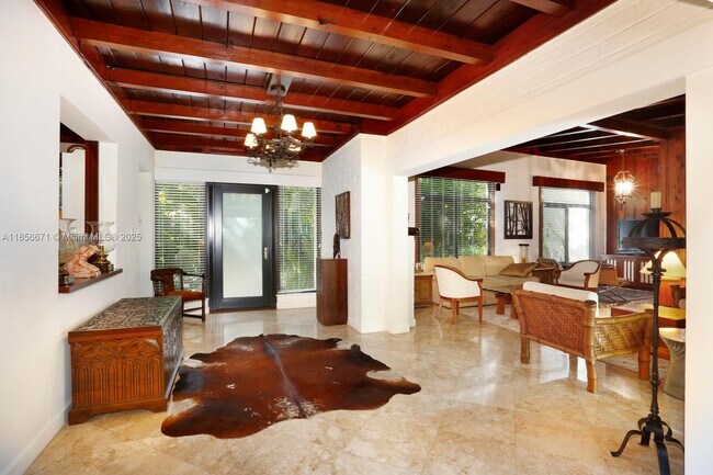 Foto del edificio - 2035 Tigertail Ave
