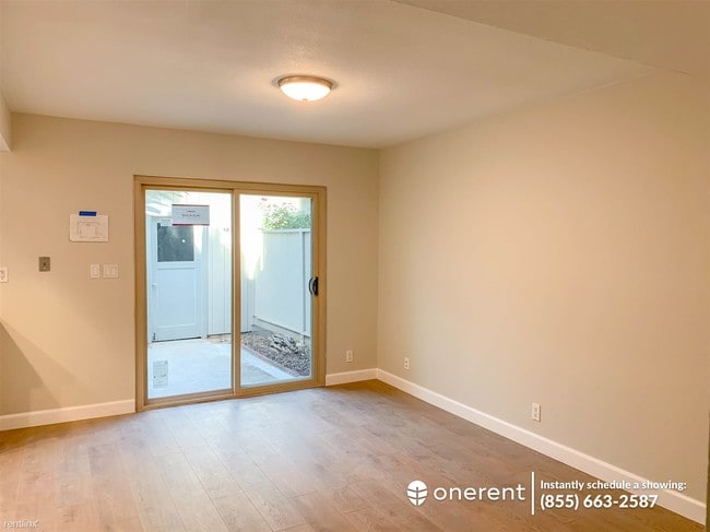 Foto del edificio - 962 Lakeshire Ct