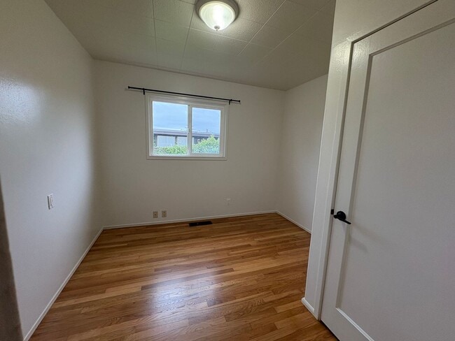 Building Photo - 3 Bed One Bath House