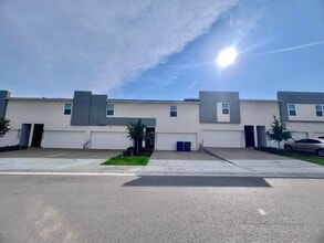 Building Photo - 9910 Bijan Dr