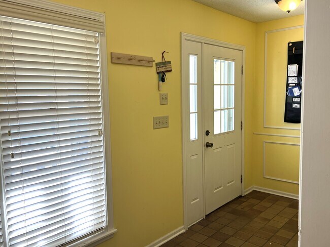 Foto del edificio - 2323 Free State Ln