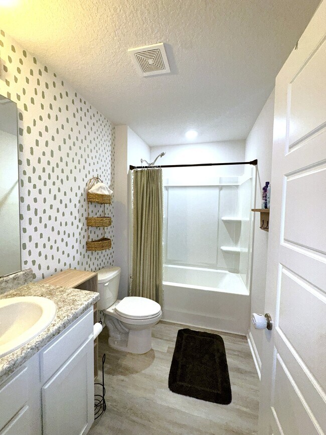 Foto del edificio - 5847 Belmont Stakes Rd