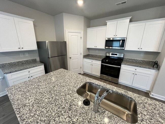 Building Photo - 2335 Alberto Dr