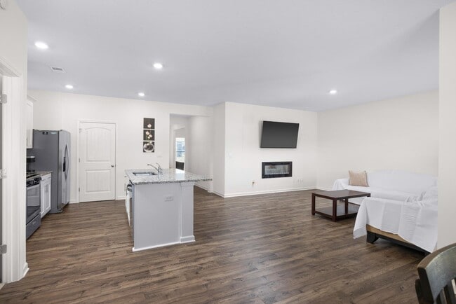 Building Photo - 4790 Barrett Oaks Dr
