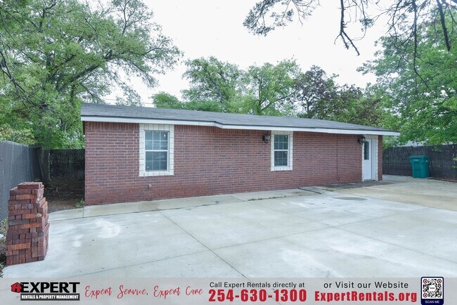 Building Photo - Gorgeous Home in Prime Location Close to F...
