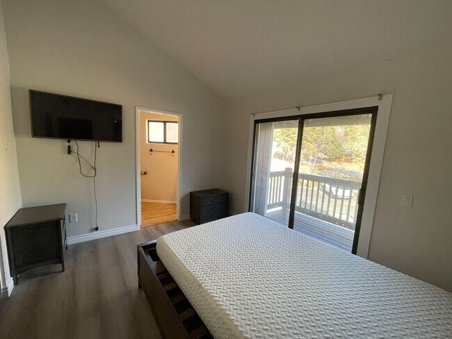 Foto del edificio - Lovely 2 Bedroom 2 Bathroom Condo in Bould...