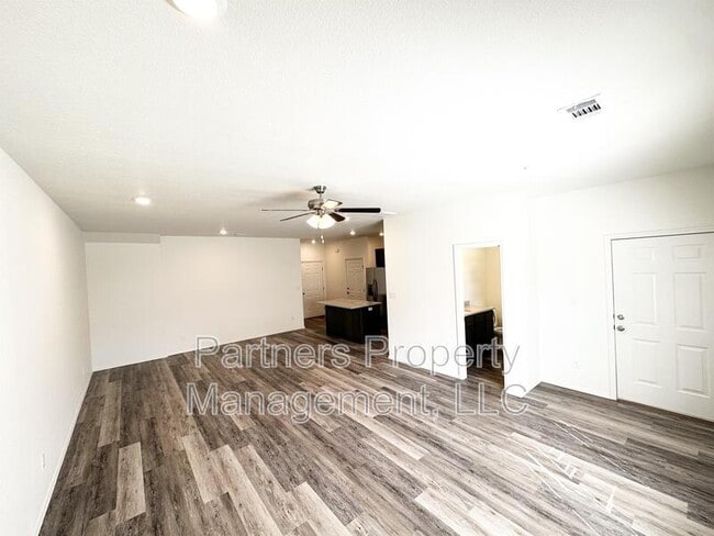 Building Photo - 823 S Amarillo Ave