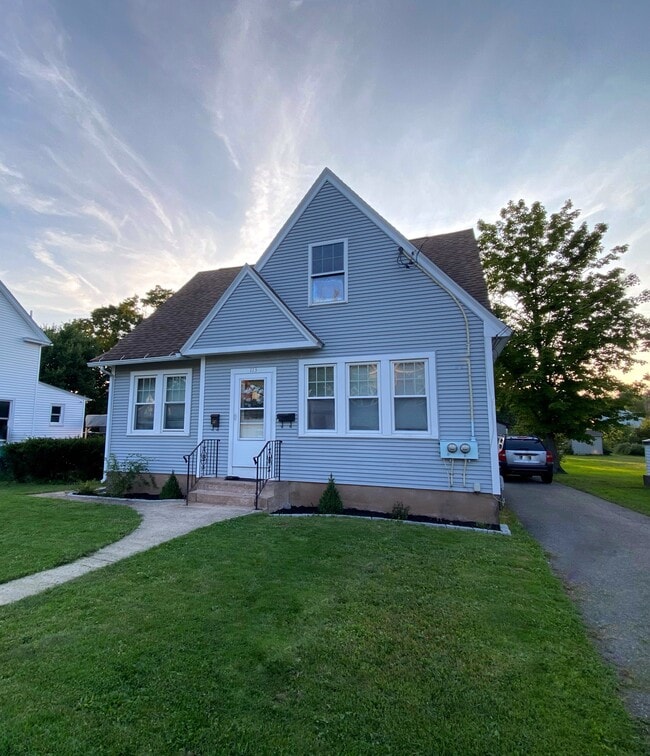 Building Photo - 113 Birdsey Ave