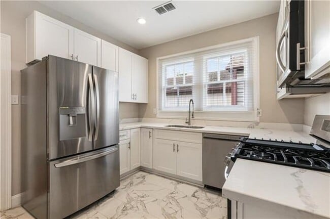 Building Photo - 3630 Piedmont Dr