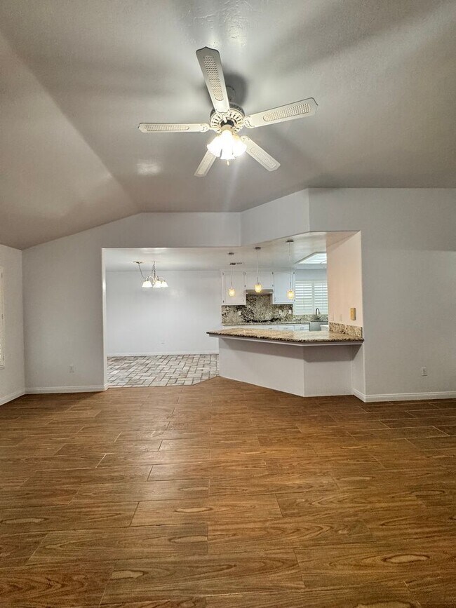 Building Photo - Beautiful 3-Bedroom Home in NW Bakersfield $2,600 rent/deposit !!!!