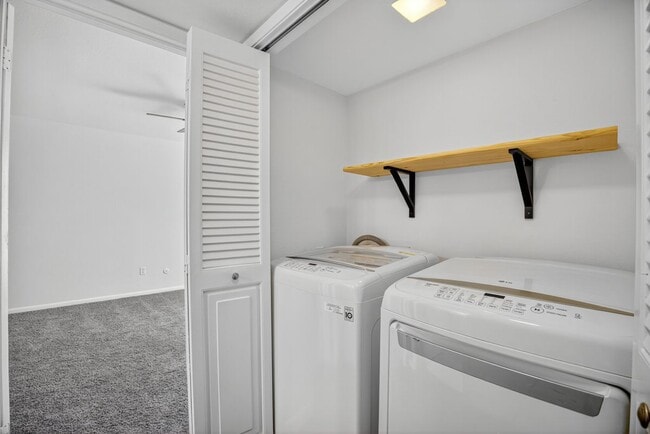 Building Photo - 8527 Hearth Dr