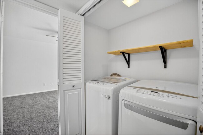 Foto del edificio - 8527 Hearth Dr