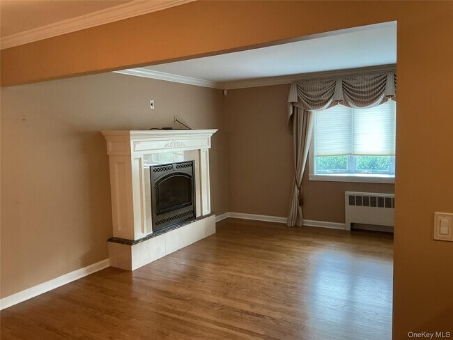 Building Photo - 11 Frankel Rd