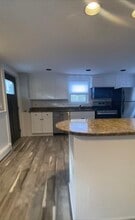 Building Photo - 15 Webster St