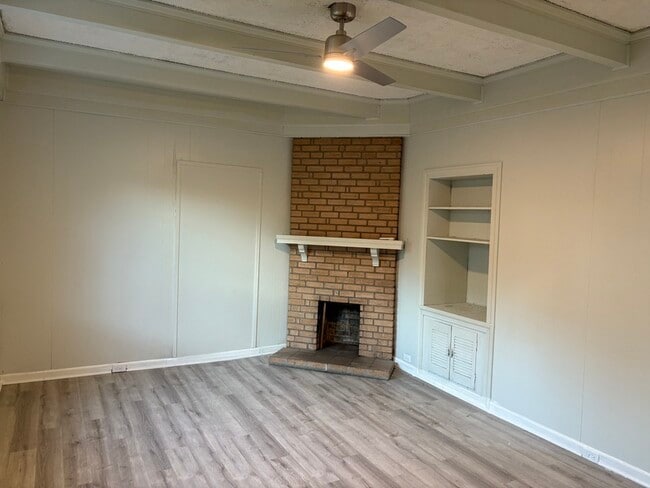 Foto del edificio - 225 Poplar St