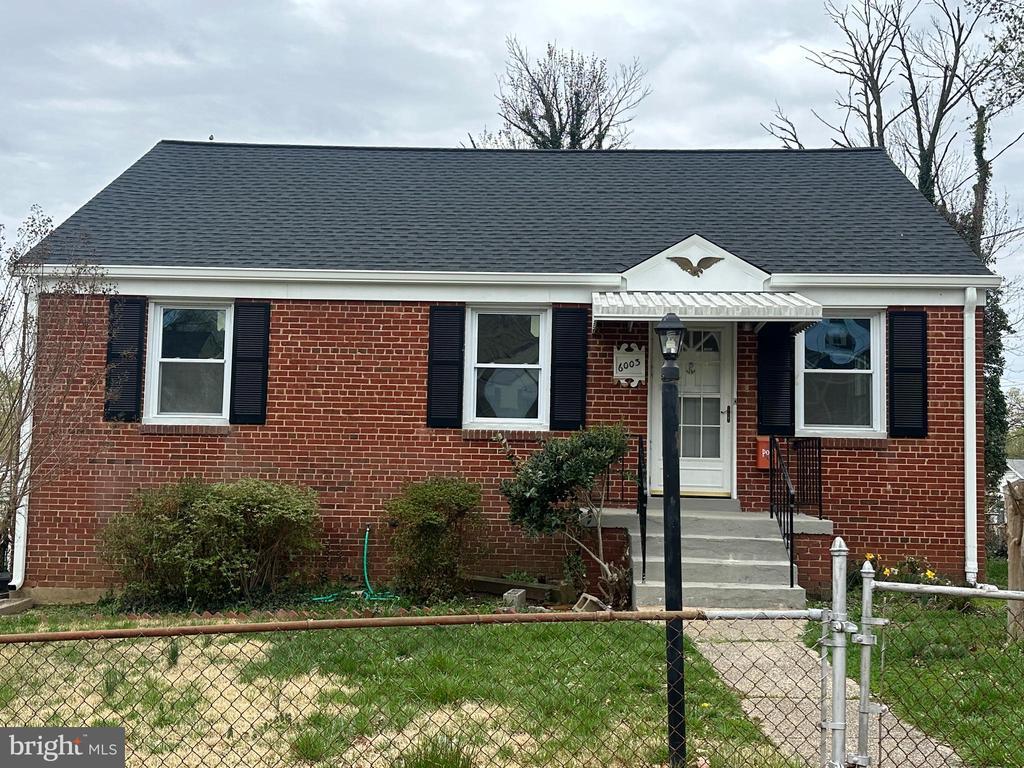 Foto principal - 6003 37th Ave