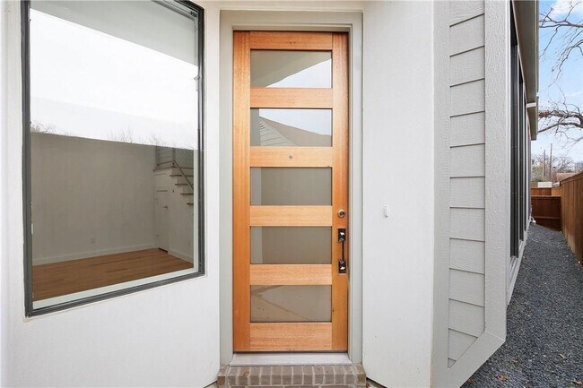 Foto del edificio - 2407 Douglas Ave