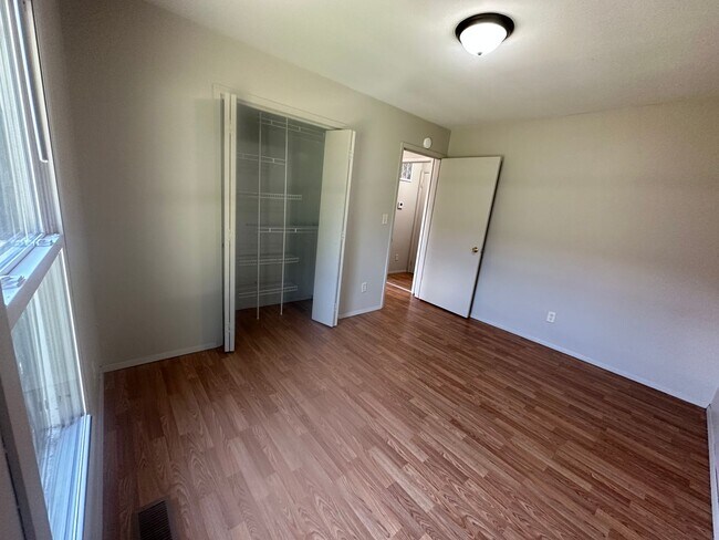 Building Photo - 406 E Main Glasford