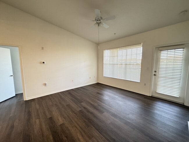 Foto del edificio - 5536 Metrowest Blvd