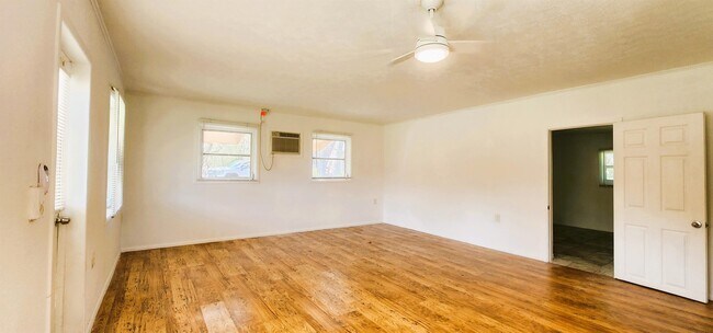 Building Photo - 1367 Shady Lane Dr