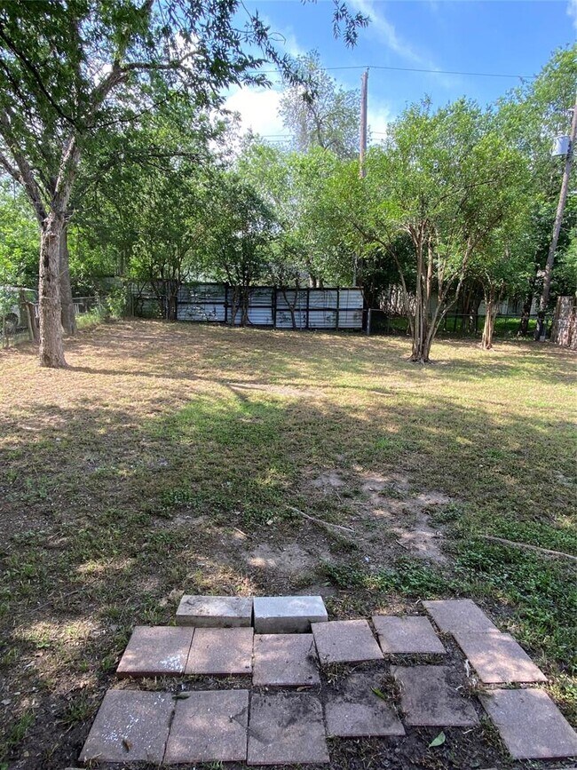 Foto del edificio - 6805 Dubuque Ln