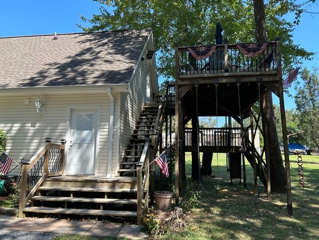 Steps to apartment and deck - 56 Panorama Dr